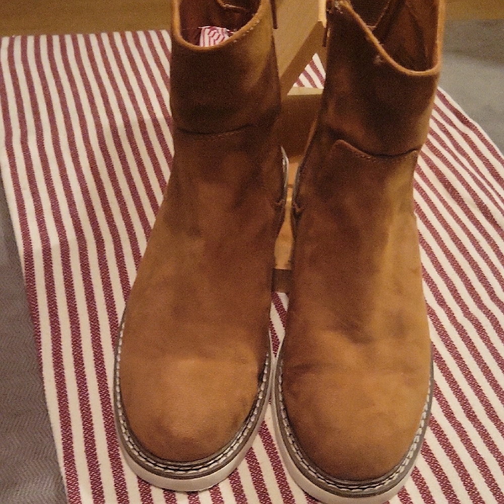 Universal THREAD Brown Suede Ankle Boots